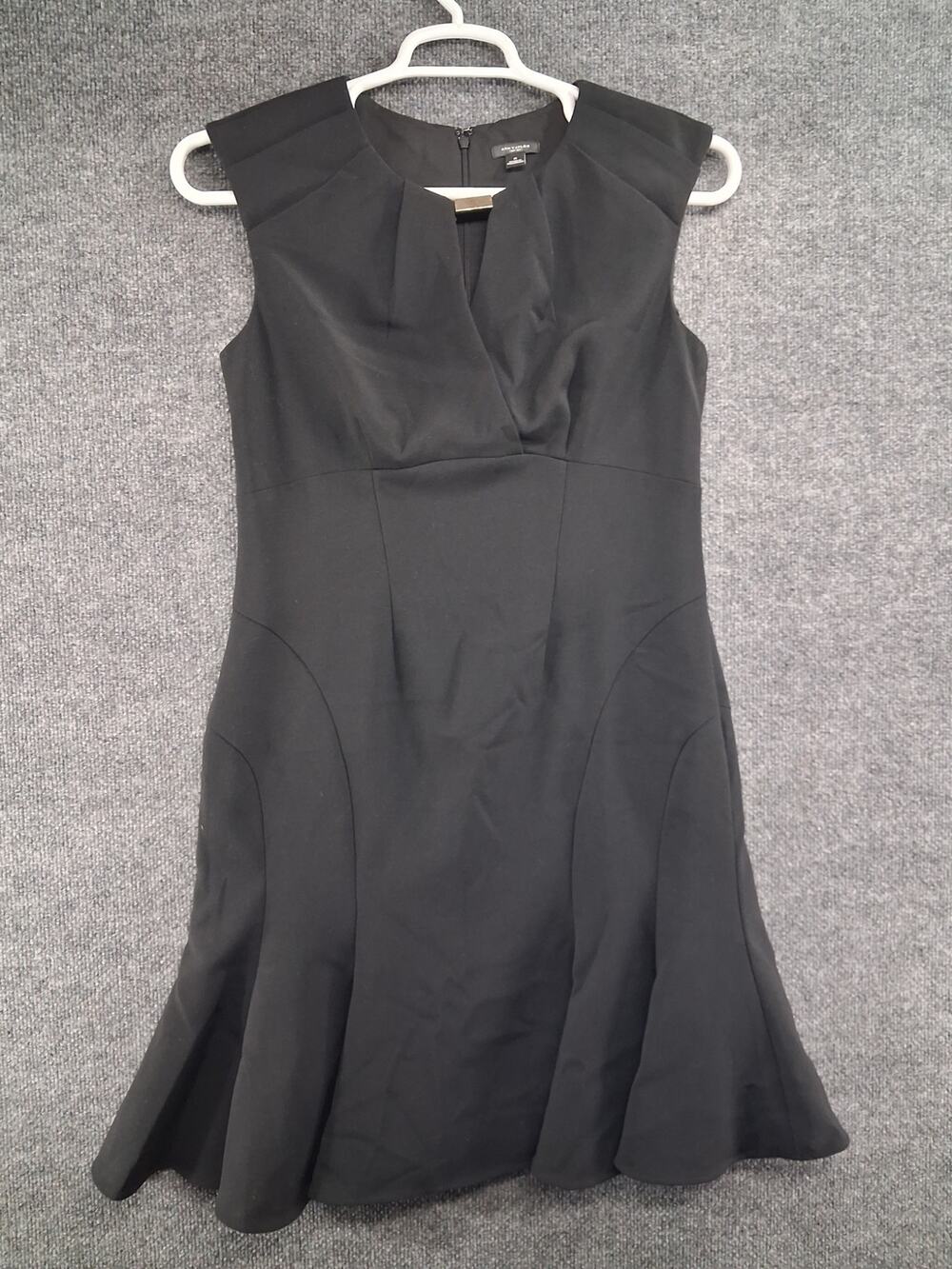Ann Taylor Dress Womens Size 8 Black Vneck Trumpet Sheath Vneck